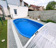 Napuštěný laminátový bazén Kuba