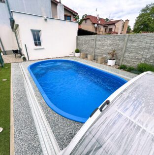 Napuštěný laminátový bazén Kuba