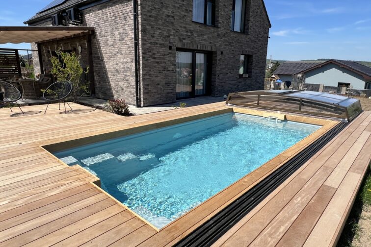 Luxusní laminátový bazén Korfu s povrchem CrystalCoat.